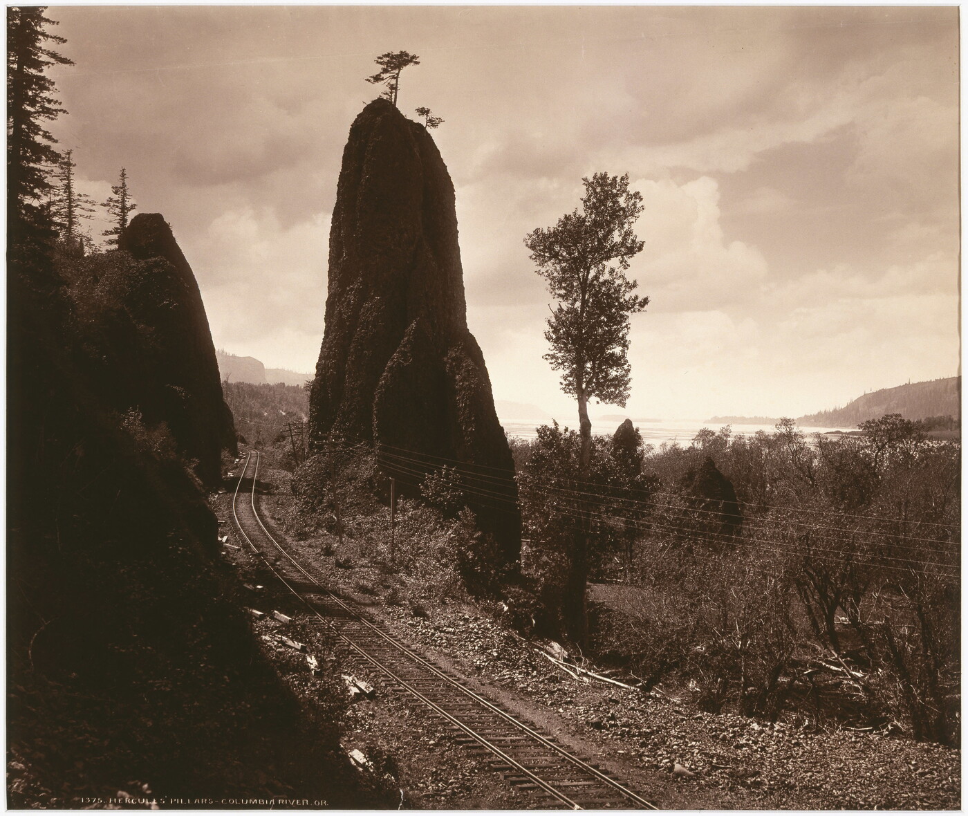 Hercules' Pillars, Columbia River, Oregon Amon Carter Museum of