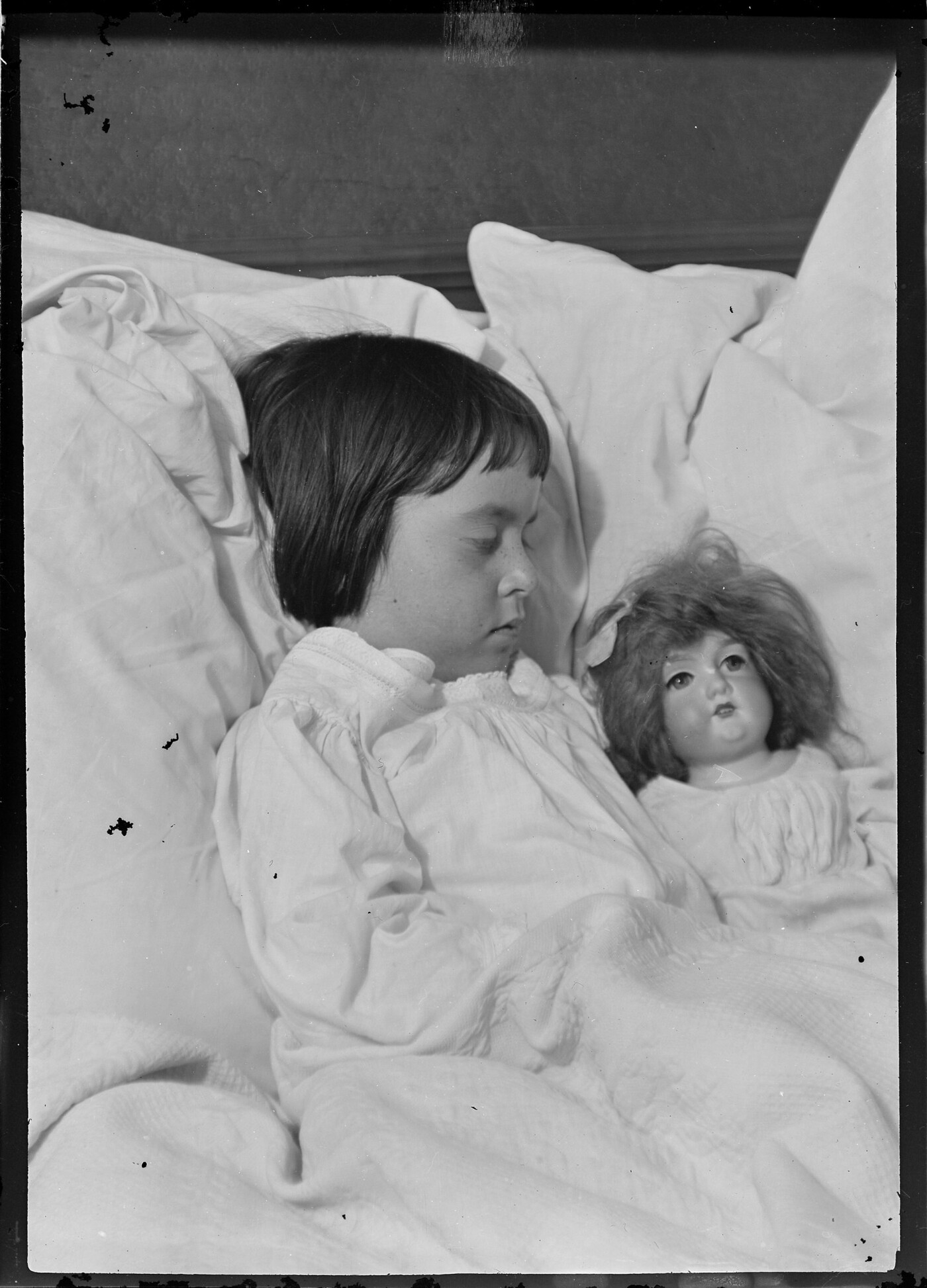 [Mary Alice White sleeping with doll] Amon Carter Museum of American Art